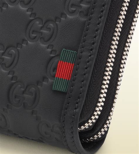 gucci zipper wallet.